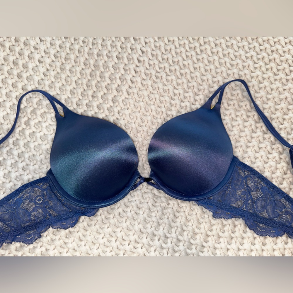 Victoria’s Secret bombshell 34A
